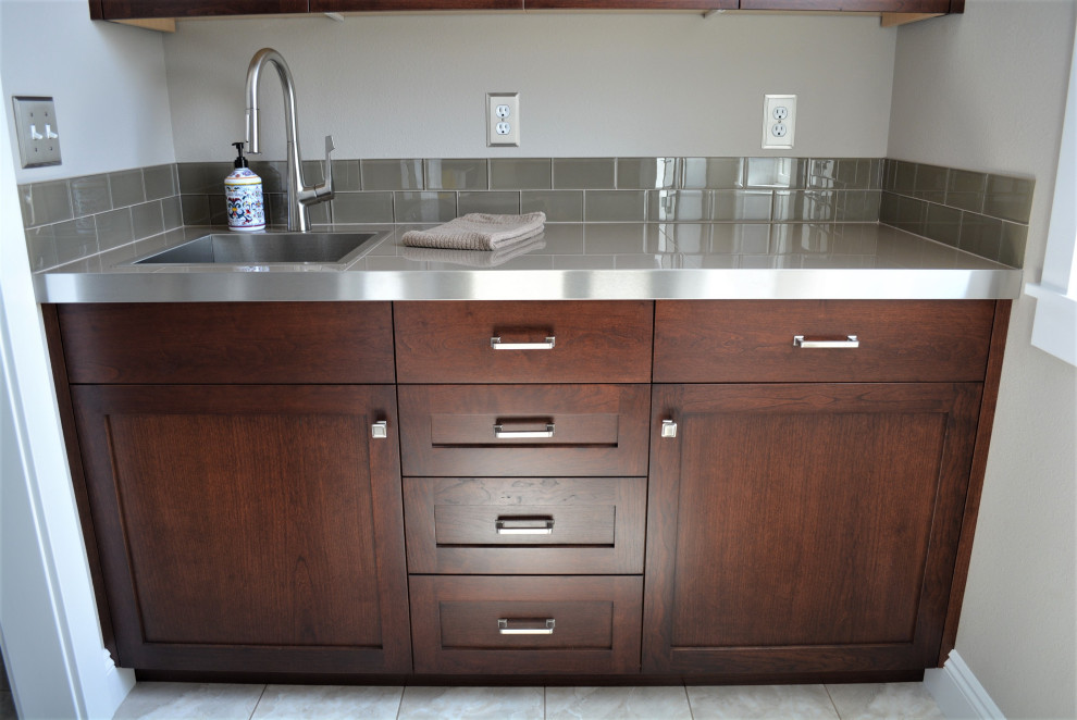 Transitional l-shaped medium tone wood floor and brown floor kitchen photo with shaker cabinets, red cabinets, quartz countertops, an island, white countertops, an undermount sink, glass tile backsplash and stainless steel appliances
