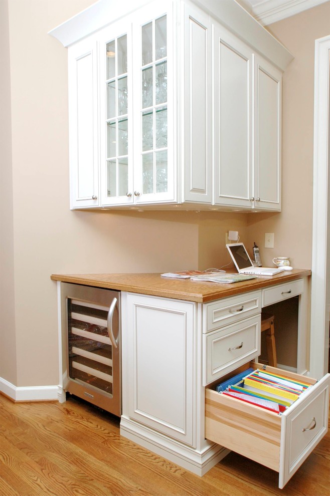 Williamsburg Cream with glaze kitchen