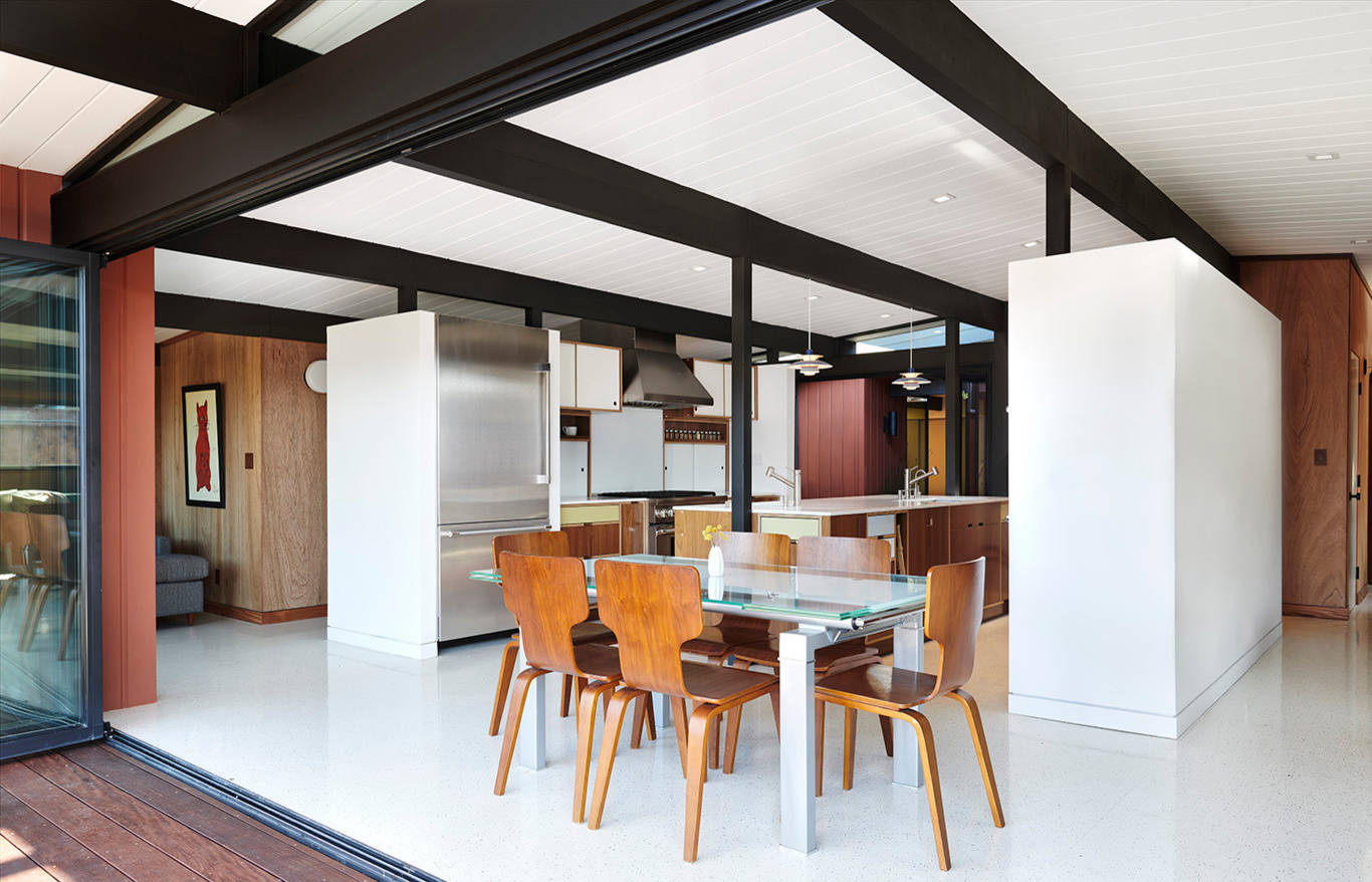 Houzz Tour: Remodel Honors Original Eichler Architecture