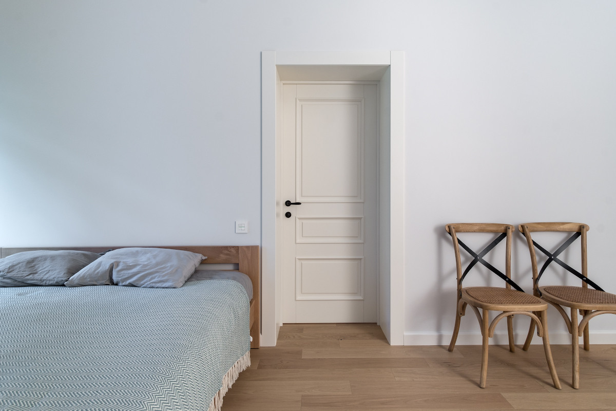 Квартира с разноцветными дверьми