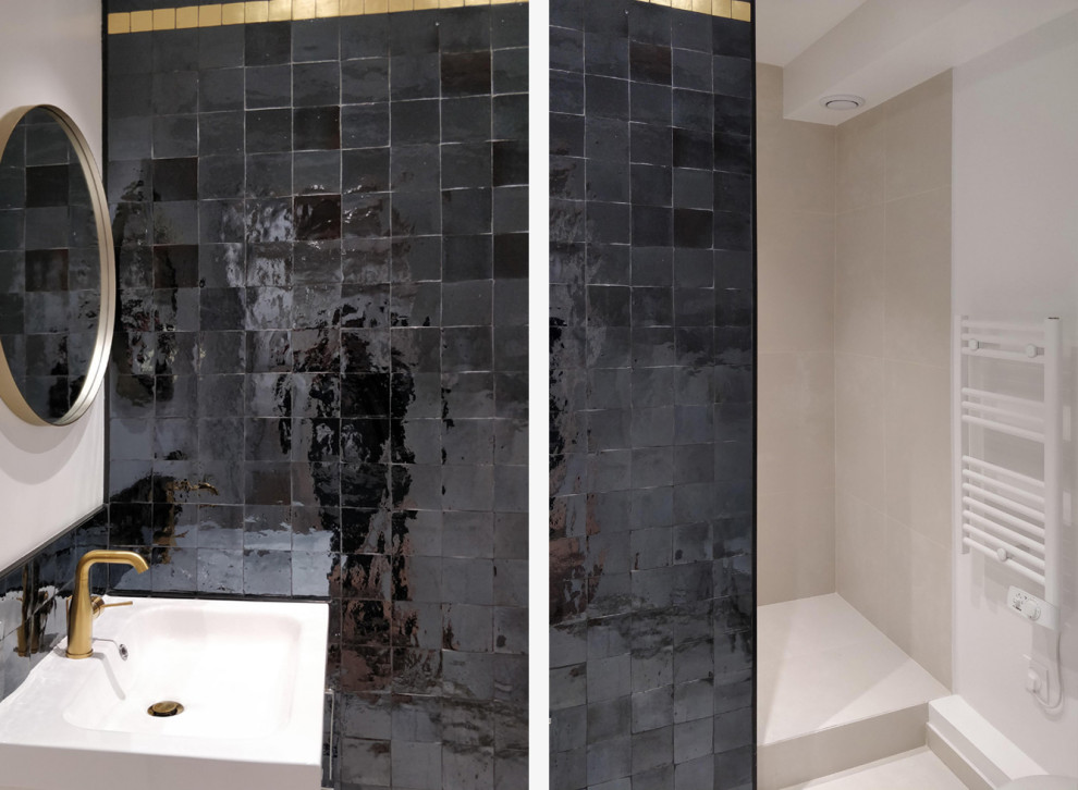 This is an example of a medium sized traditional bathroom in Paris with an alcove shower, beige tiles, ceramic tiles, black walls, ceramic flooring, a built-in sink, an open shower, a single sink and a floating vanity unit.