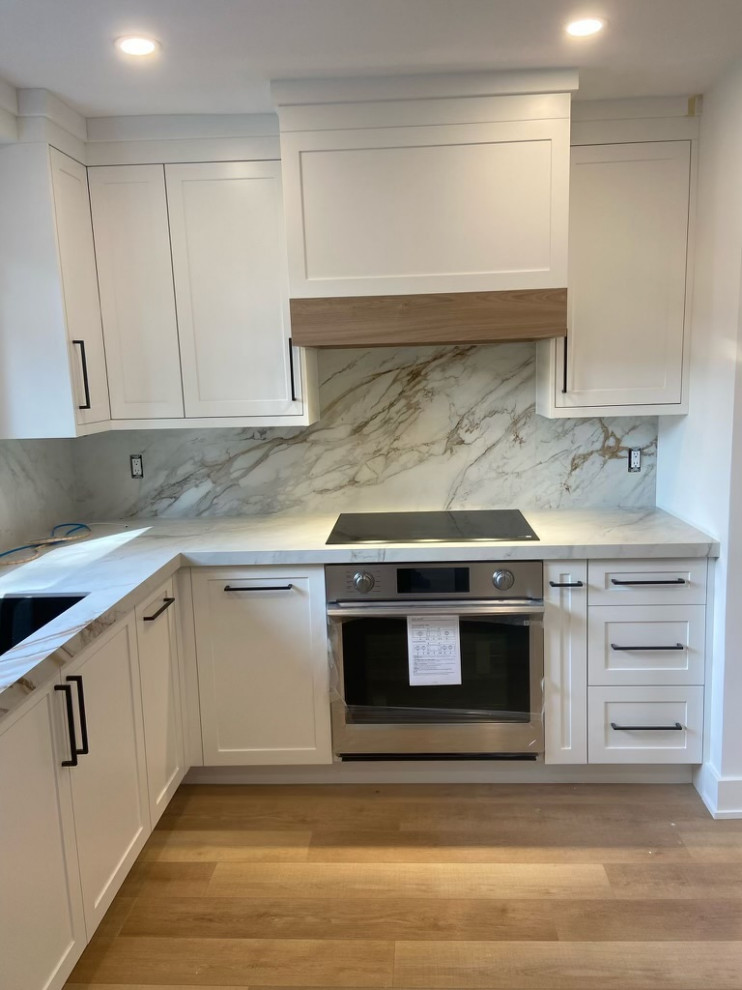 Inspiration for a modern kitchen remodel in Toronto