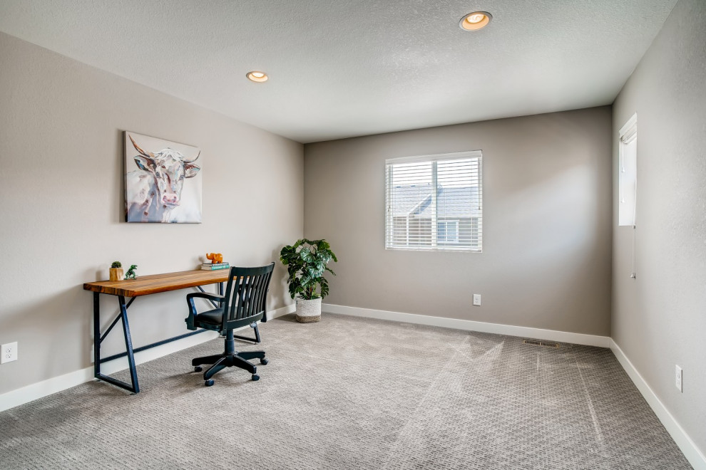 Home design - transitional home design idea in Denver