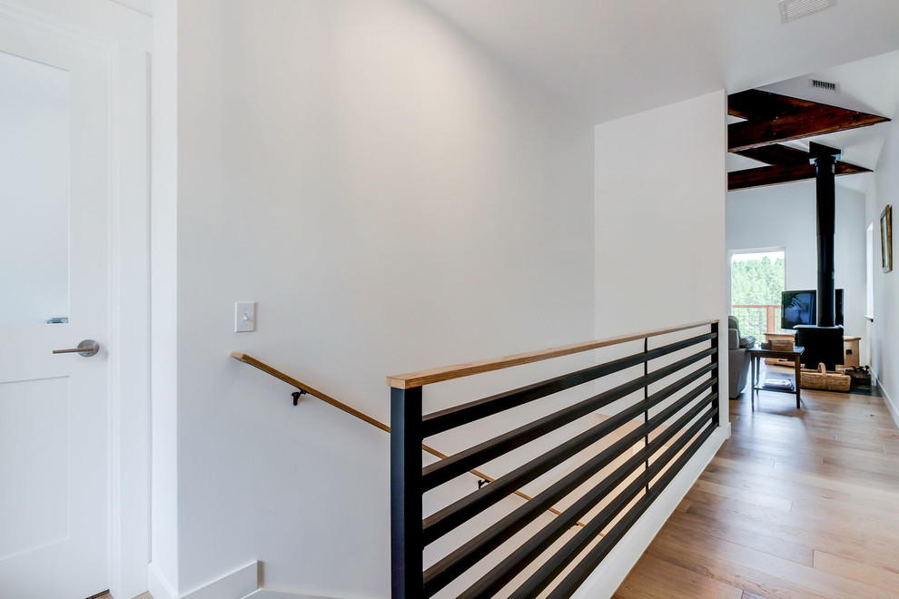 Example of a transitional entryway design in Phoenix