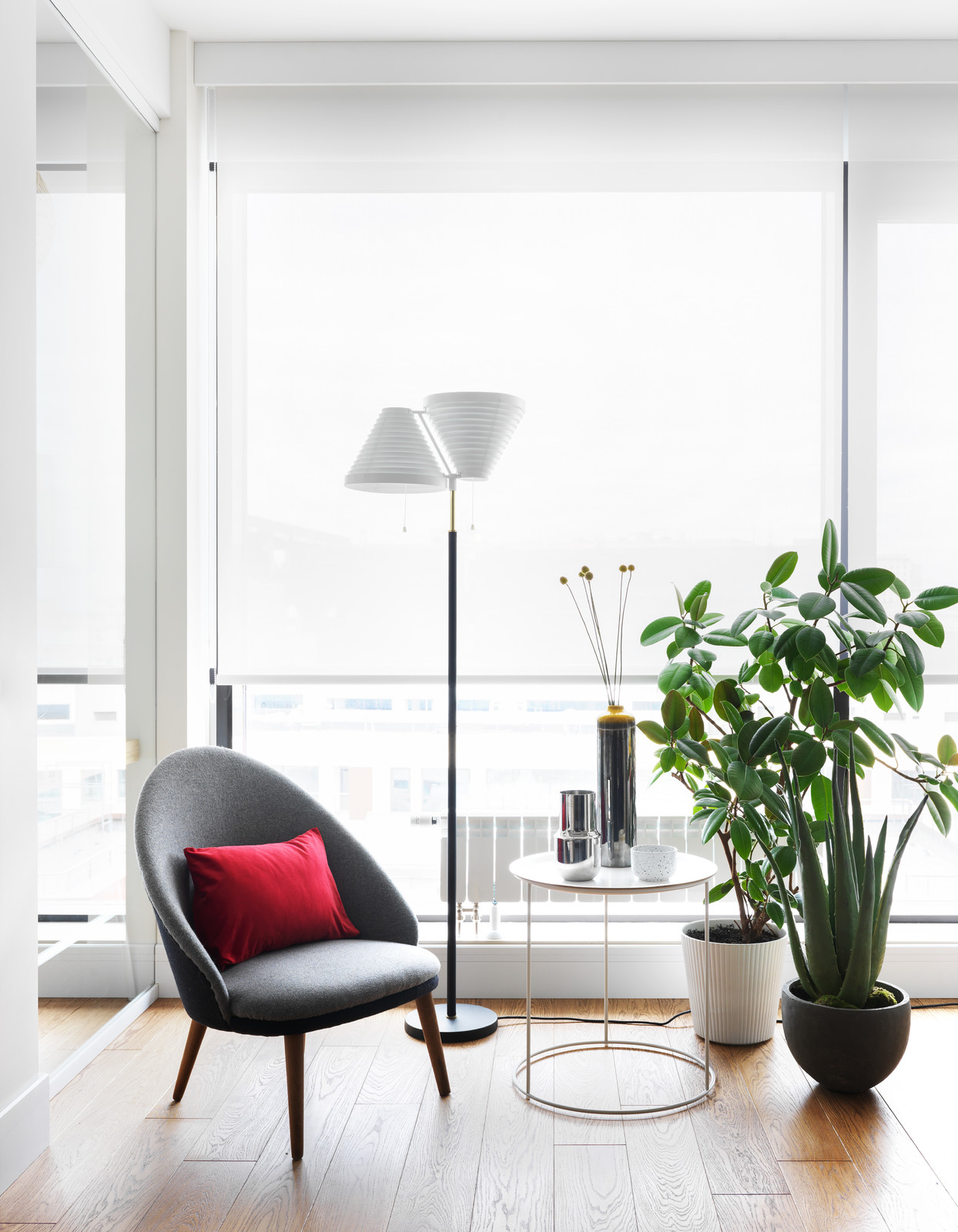 Студия для молодой девушки