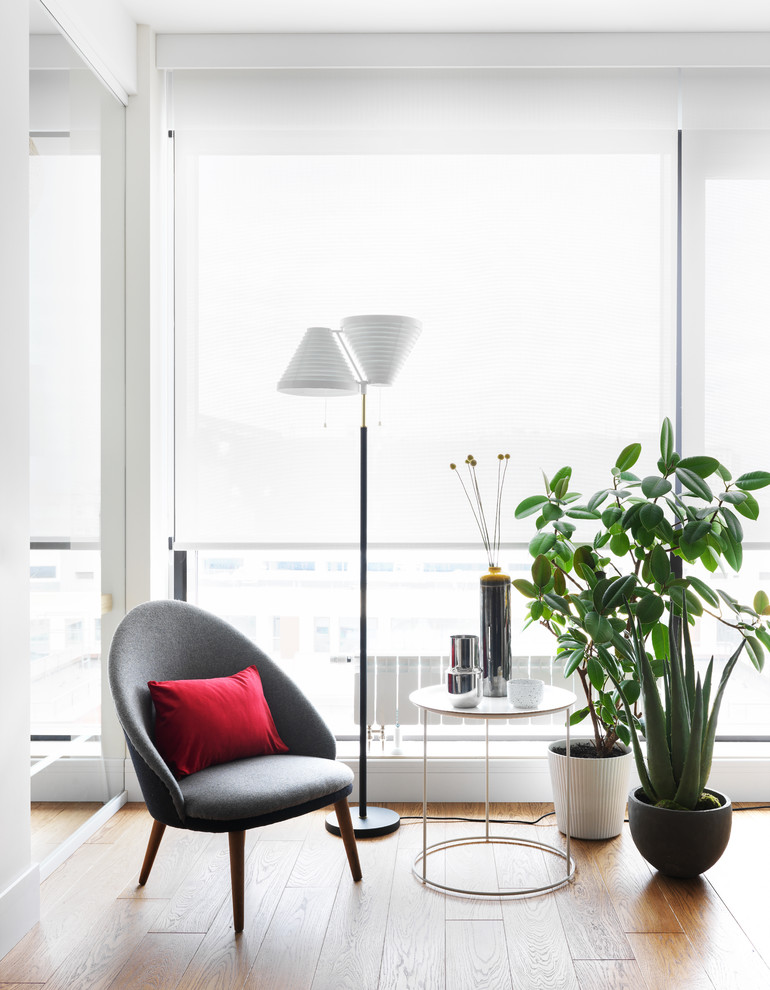 Студия для молодой девушки