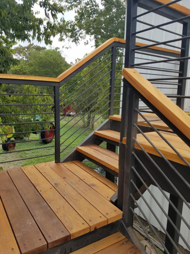 Example of a transitional deck design in Austin