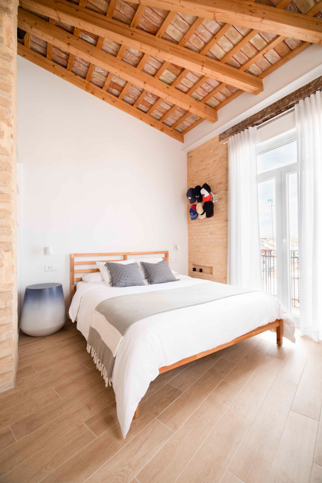 Photo of a contemporary bedroom in Valencia.