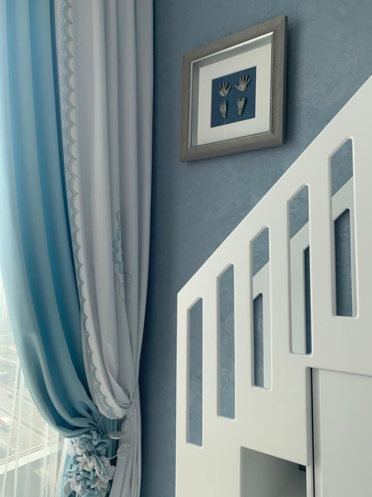 Отделка квартиры штукатуркой перламутровый песок в благородном голубом оттенке