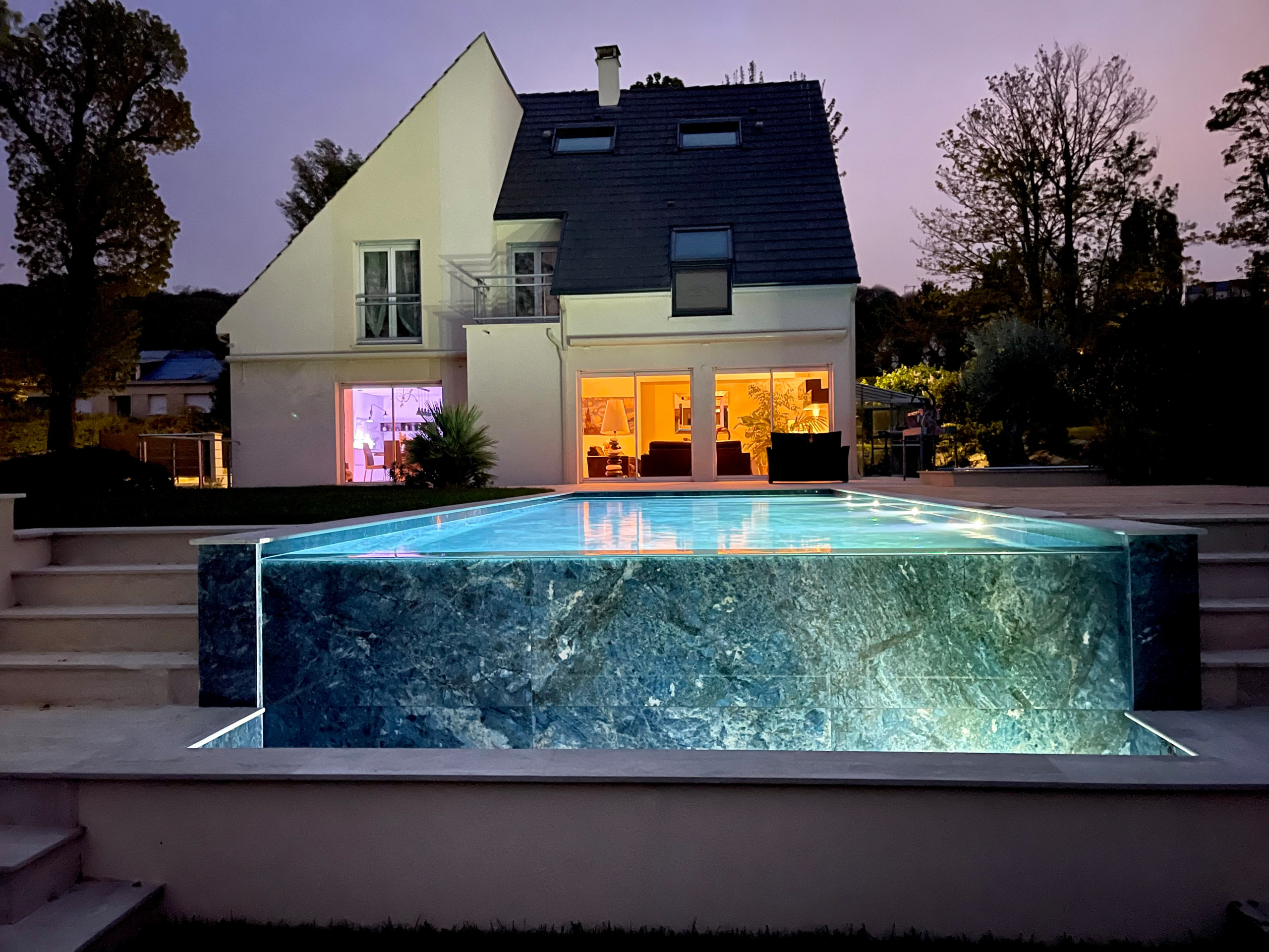 Création d'un grand jardin avec piscine