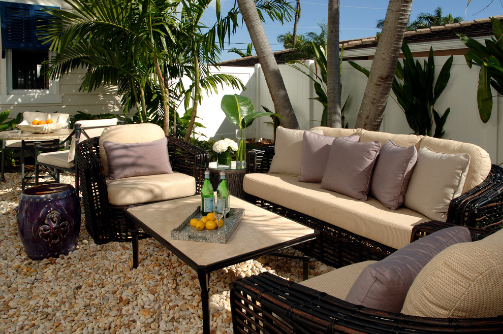 Inspiration for a mid-sized tropical courtyard patio in Miami.