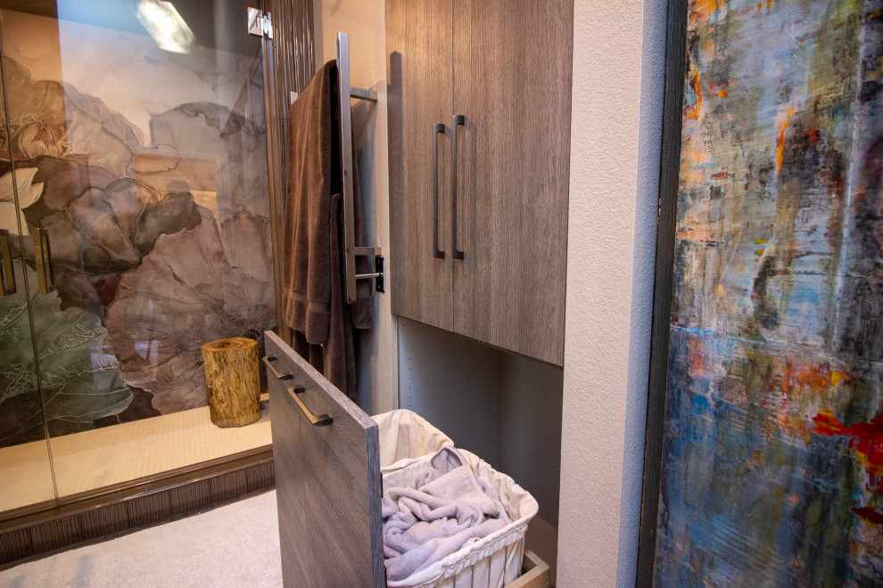 Contemporary Treehouse Master Bathroom