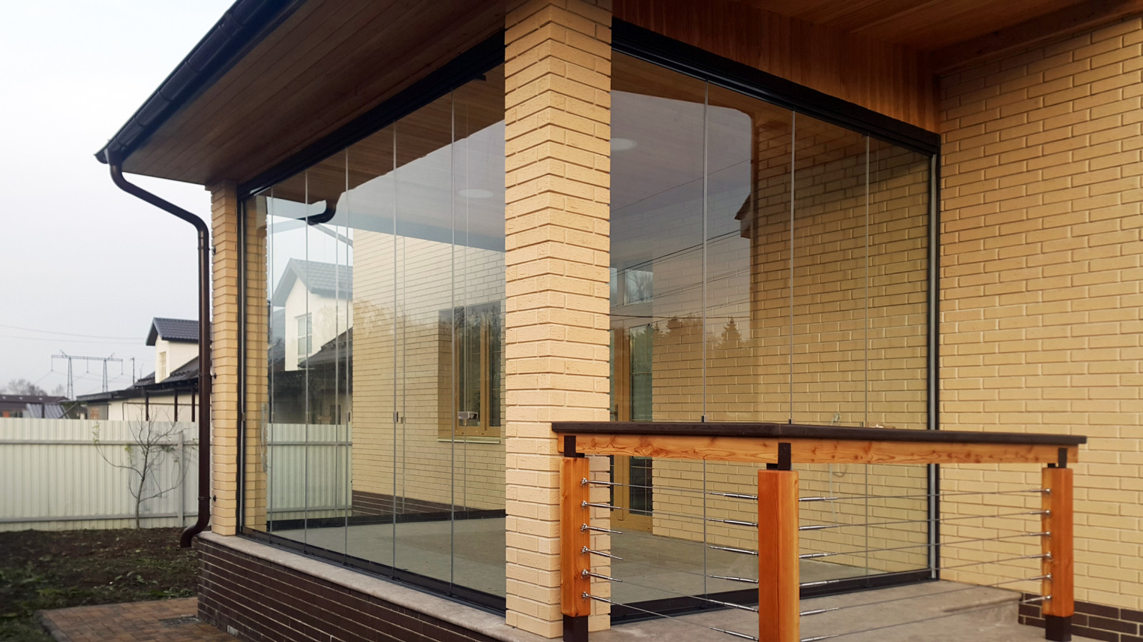 Остекление крыльца в Подмосковье