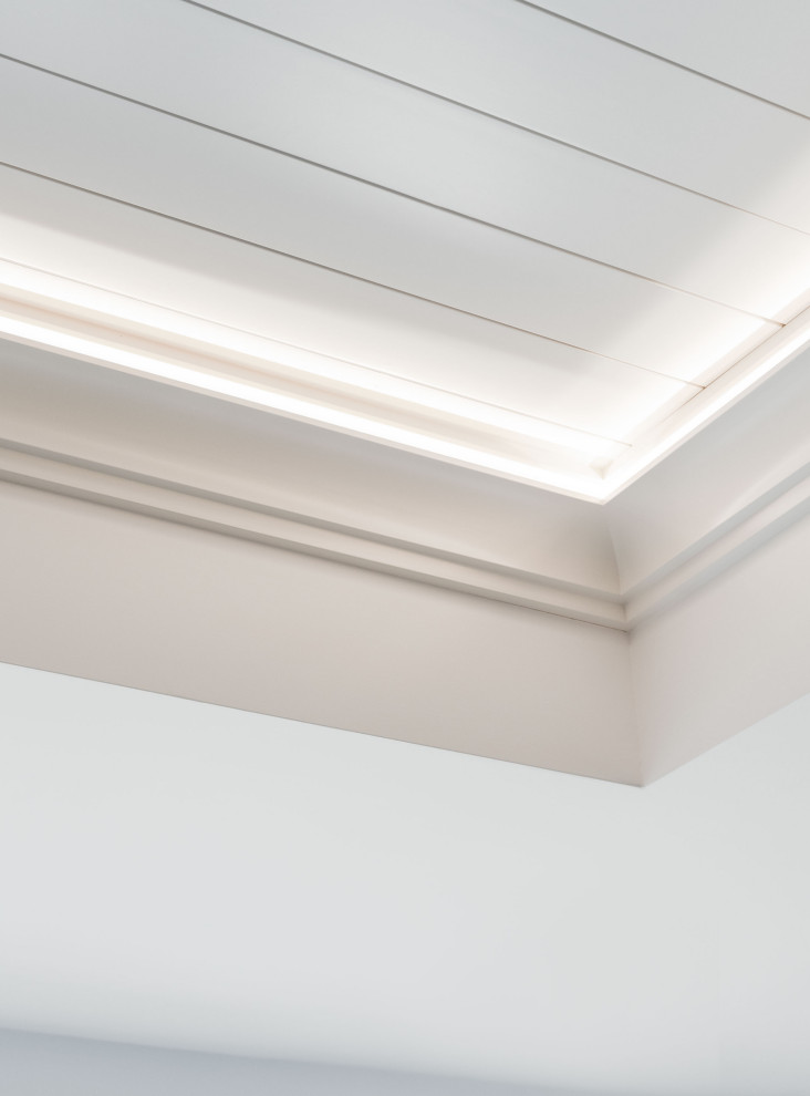 Example of a transitional home design design in Boston