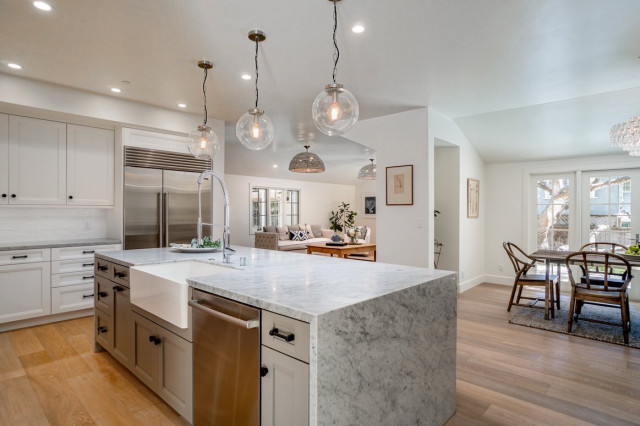 Kitchen transitional-kitchen