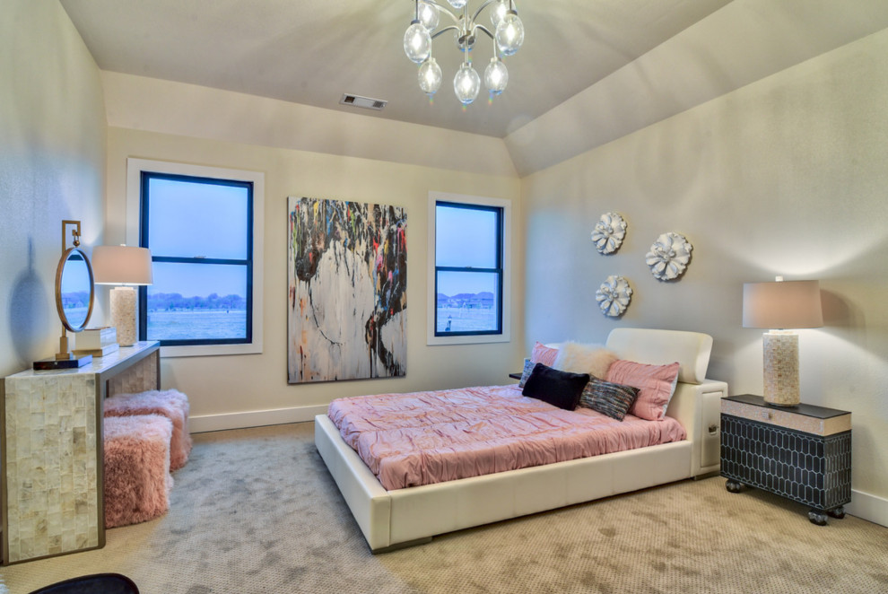 Transitional home design photo in Dallas