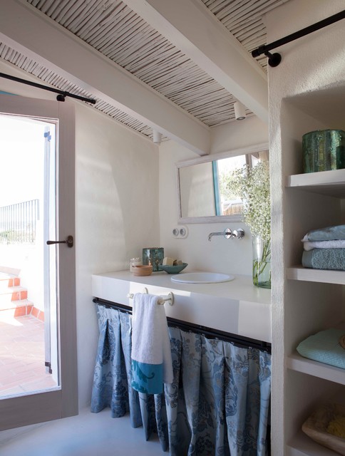 ESTILISMO CASA FORMRNTERA coastal-bathroom