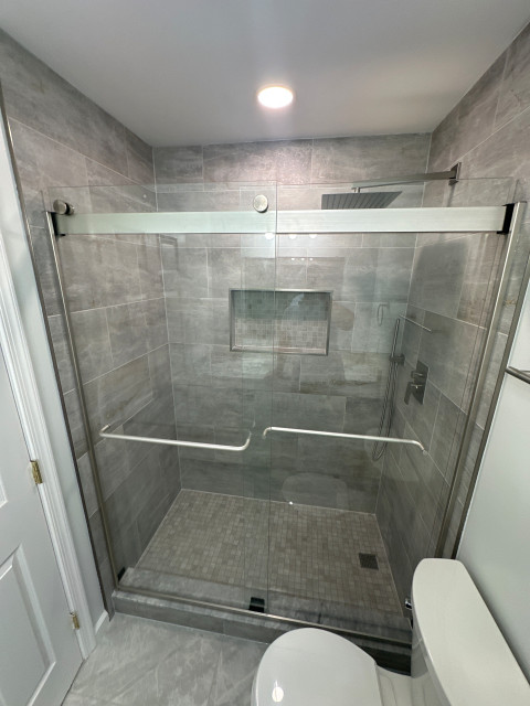 Bathroom Remodeling Project in Ashburn with Contemporary Look modern-badezimmer