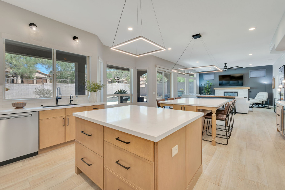 Kitchen - transitional kitchen idea in Phoenix