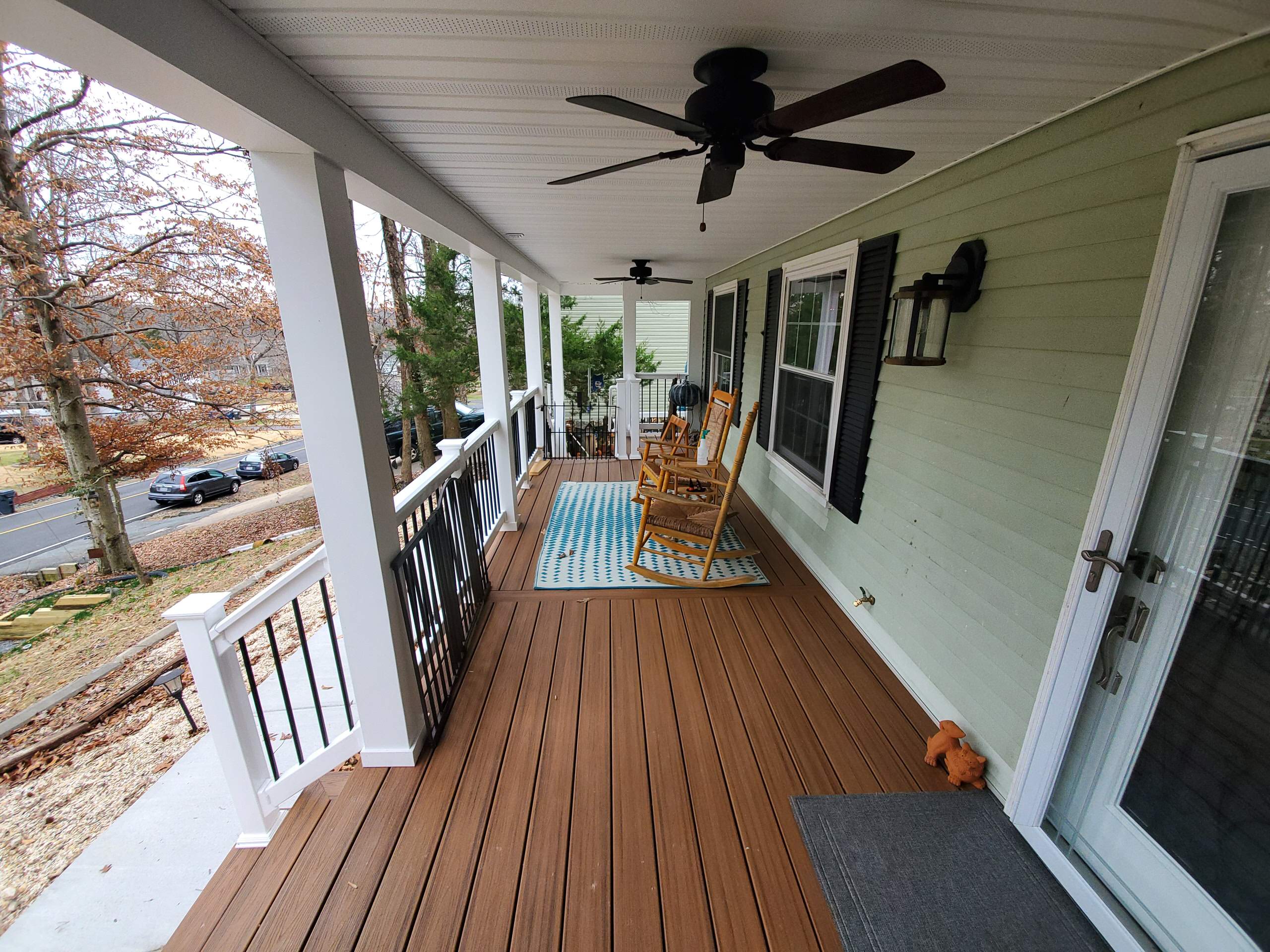 Front Porch w/ Breezeway to Basement