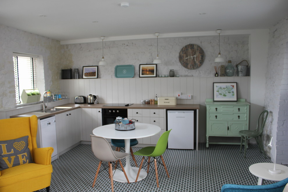 Country l-shaped open plan kitchen in Dublin with a single-bowl sink, louvered cabinets, grey cabinets, laminate benchtops, grey splashback, white appliances, ceramic floors and no island.