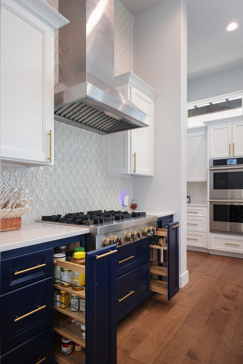 Modern: 4,950 ft², 4 BR/4 BA/2 ST home