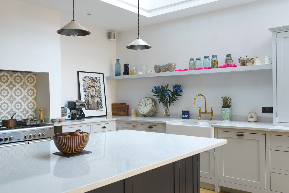 Inspiration for a mid-sized country kitchen in London with a farmhouse sink and with island.