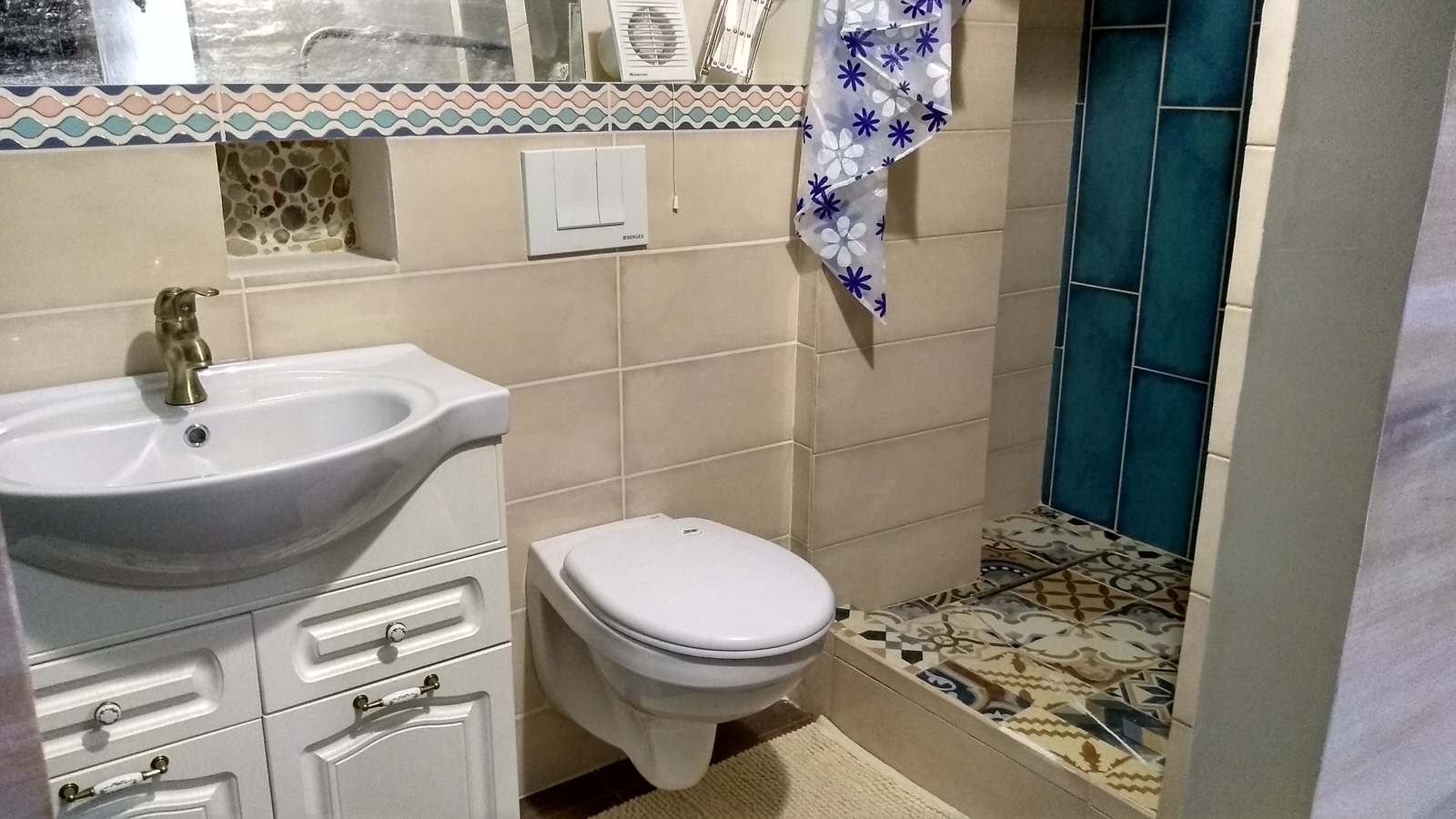 Ванная комната со встроенной душевой