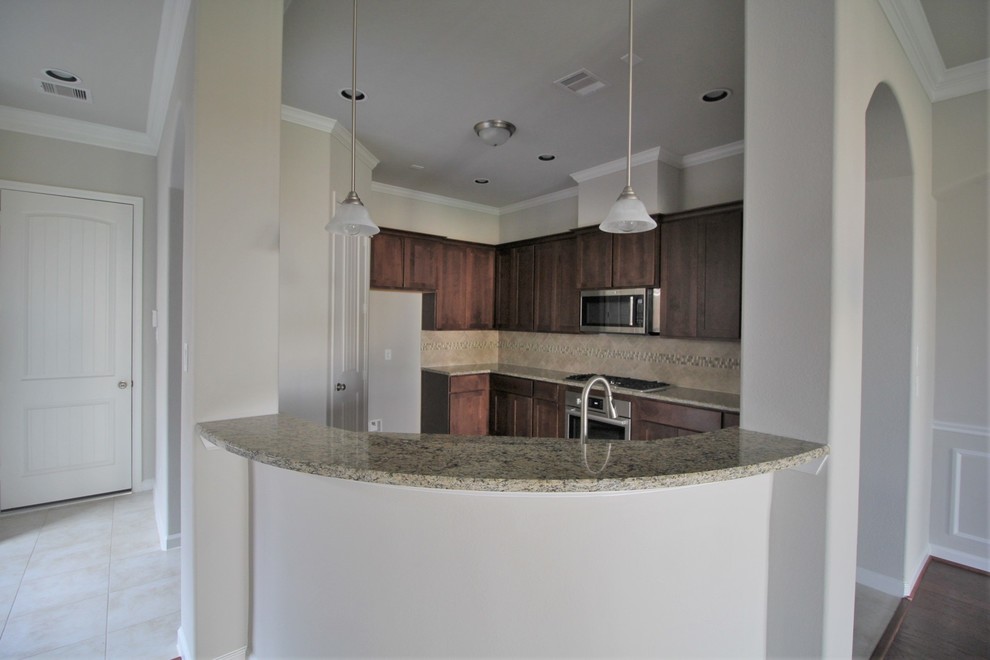 Kitchen - kitchen idea in Houston