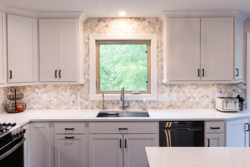 Example of a transitional kitchen design in Minneapolis