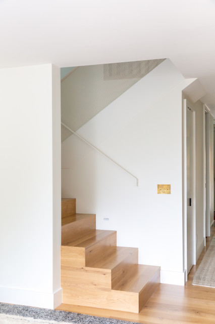Forest Knolls Makeover modern-treppen