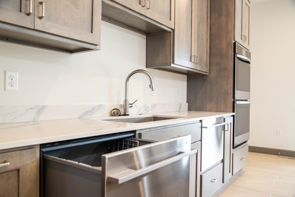 Example of a minimalist home design design in Indianapolis