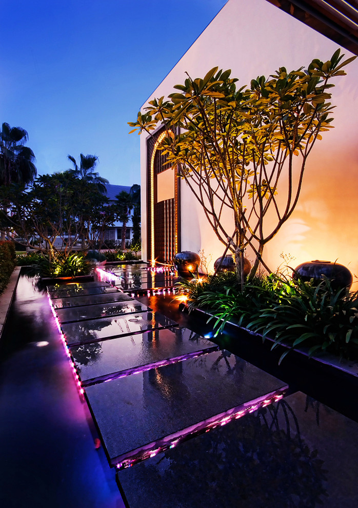 Photo of a contemporary patio in Singapore.