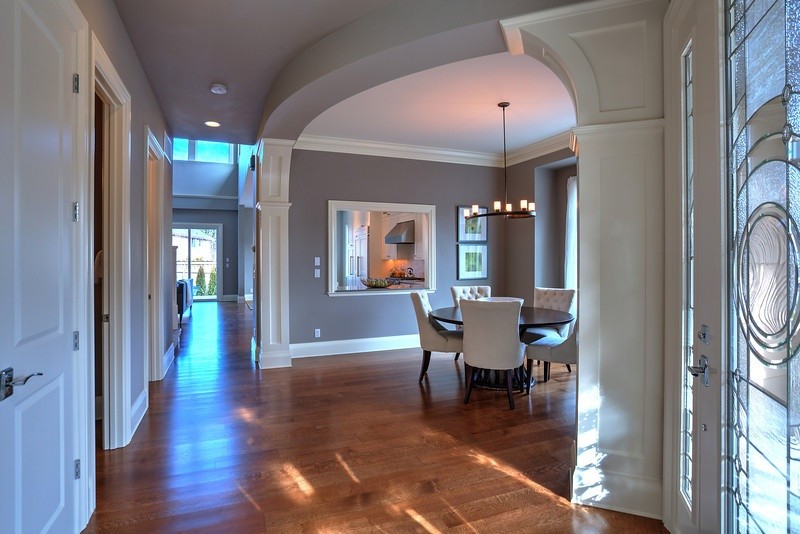 Transitional entryway photo in Seattle