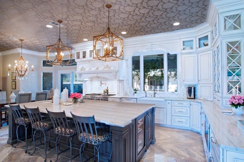 Example of a transitional kitchen design in Austin