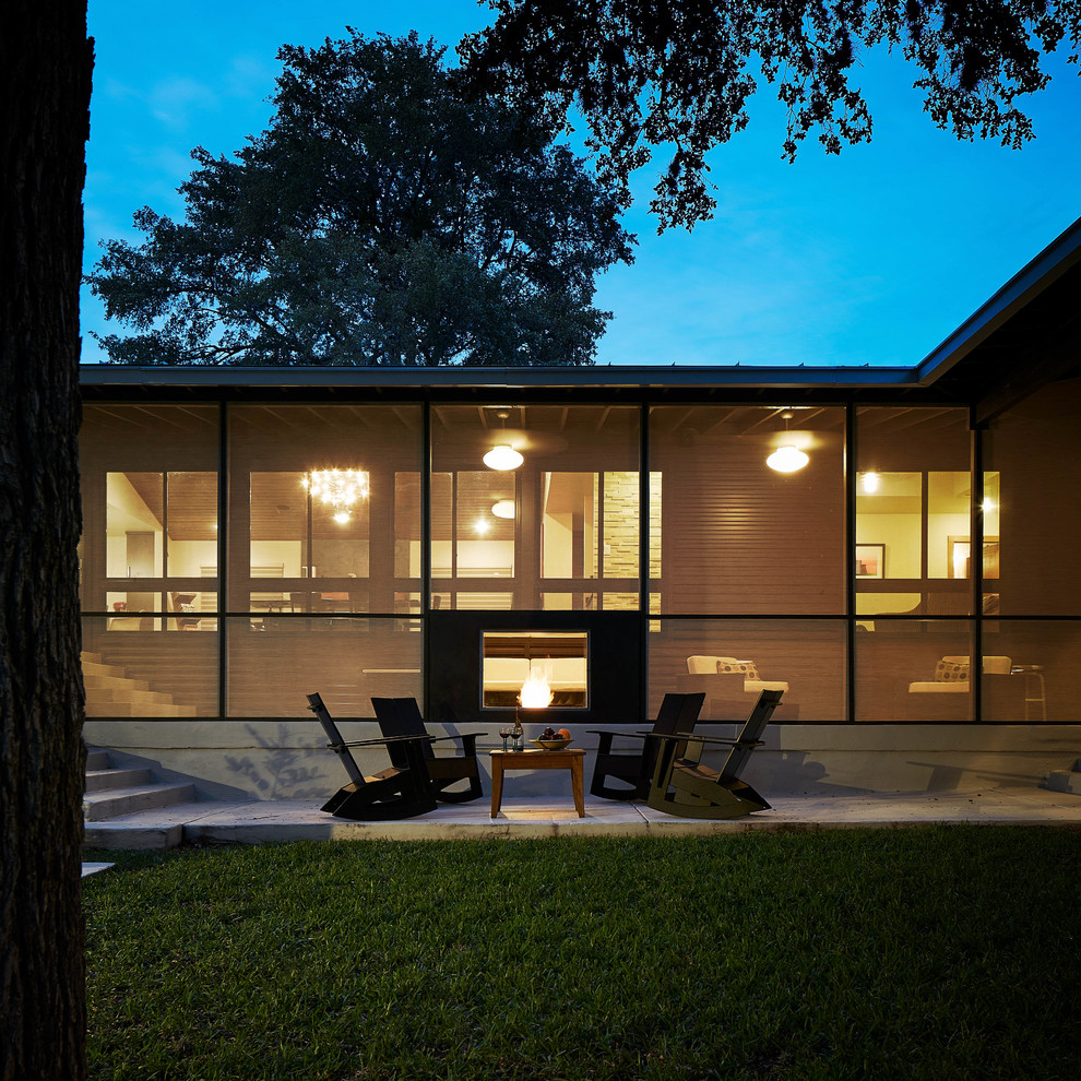 Mid-sized contemporary backyard partial sun garden in Austin with a fire feature.