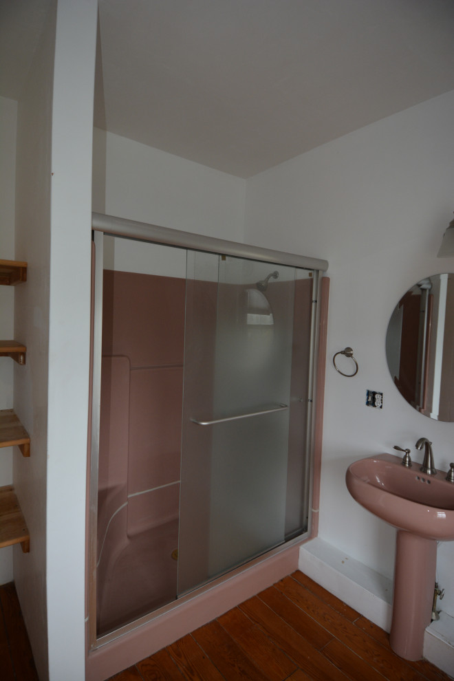 Example of a transitional home design design in Boston