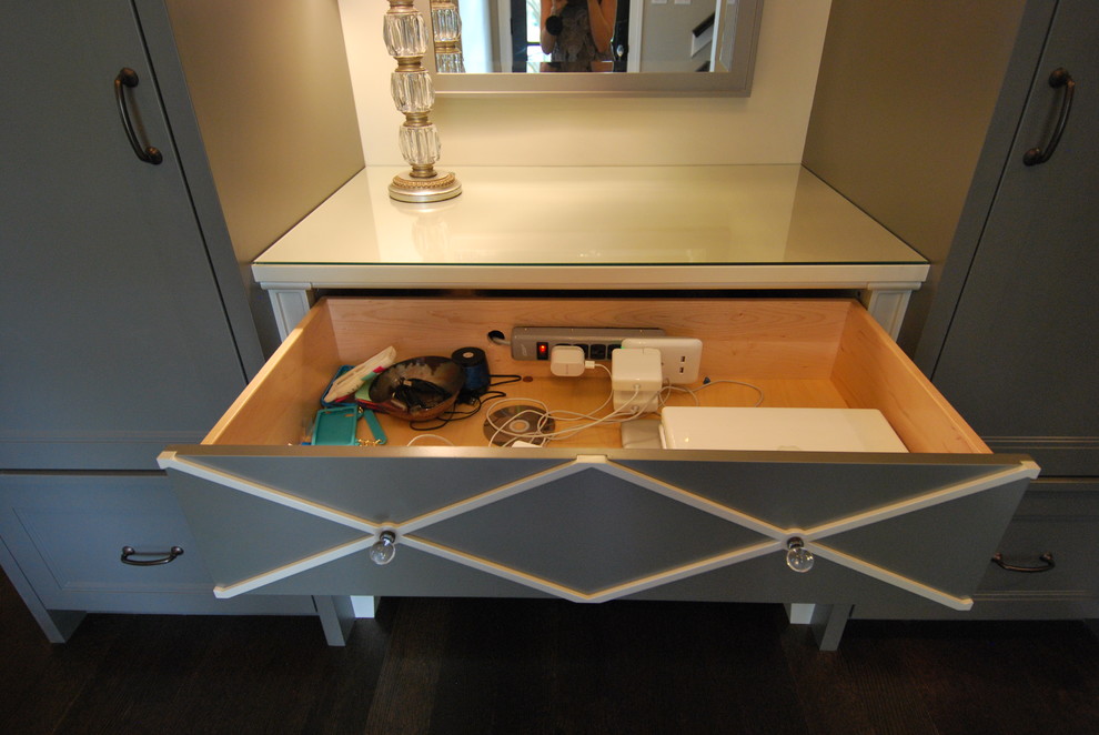 Transitional home design photo in Indianapolis