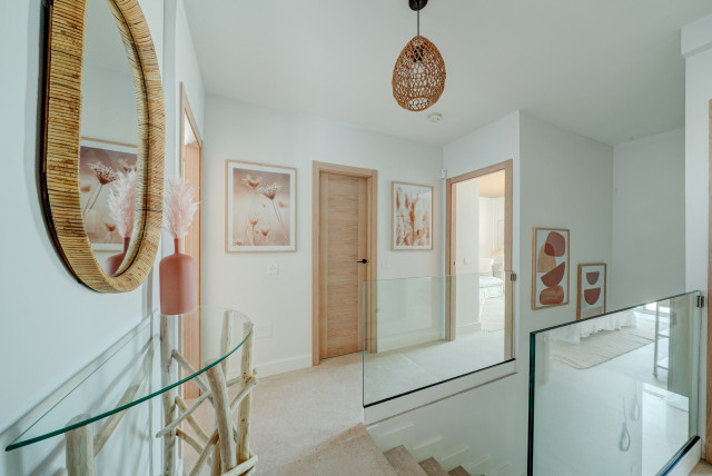 Projet M&aacute;laga coastal-hallway-and-landing