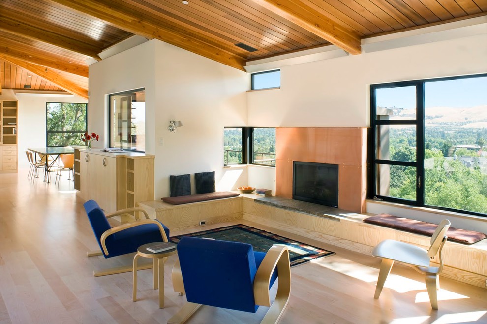 This is an example of a modern family room in San Francisco.