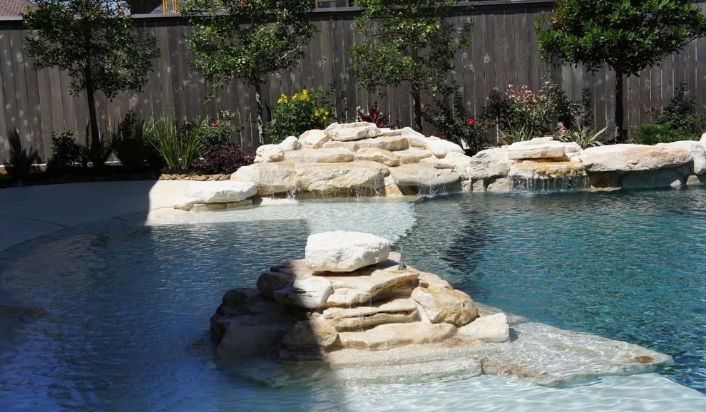 Inspiration for a pool in Houston.