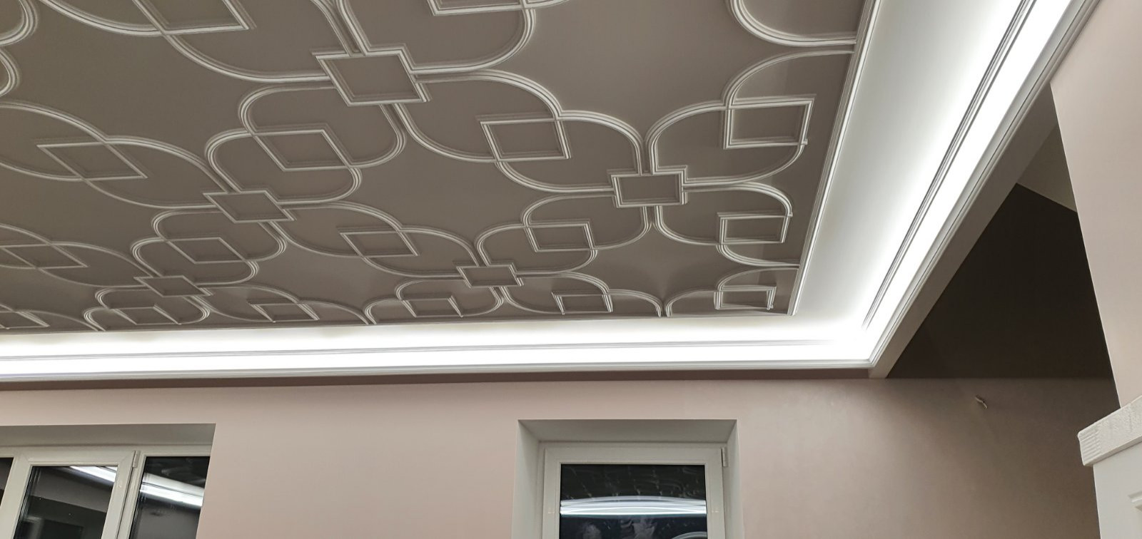 Гипсовые молдинги и декор для стен