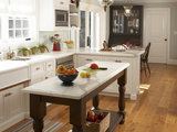 Traditional Kitchen by Mahoney Architects & Interiors