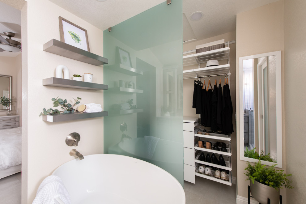 Example of a transitional home design design in Orange County