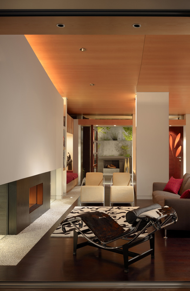 This is an example of a contemporary living room in San Francisco with white walls.