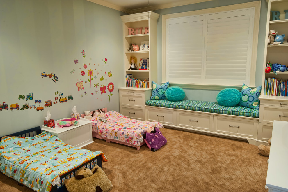 This is an example of a traditional kids' room in Los Angeles.