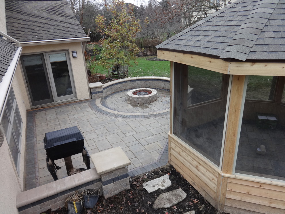 Example of a minimalist patio design in Columbus