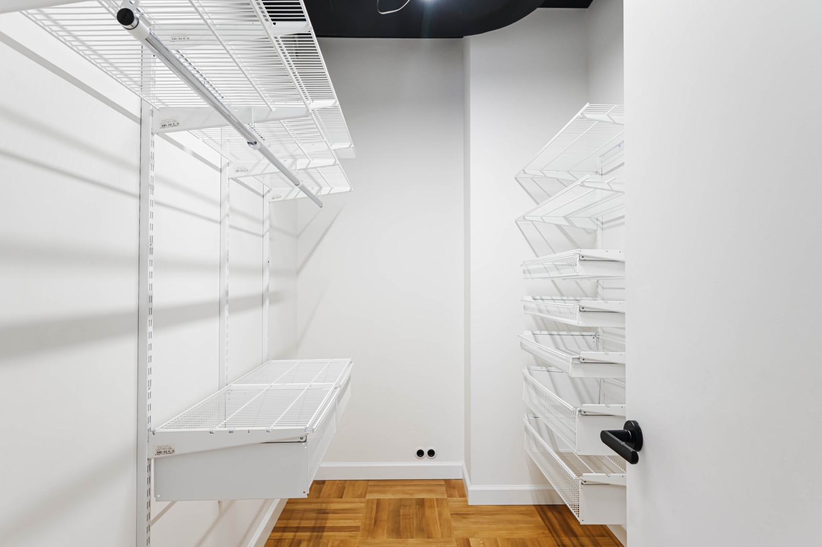 Мраморная студия в снежный день