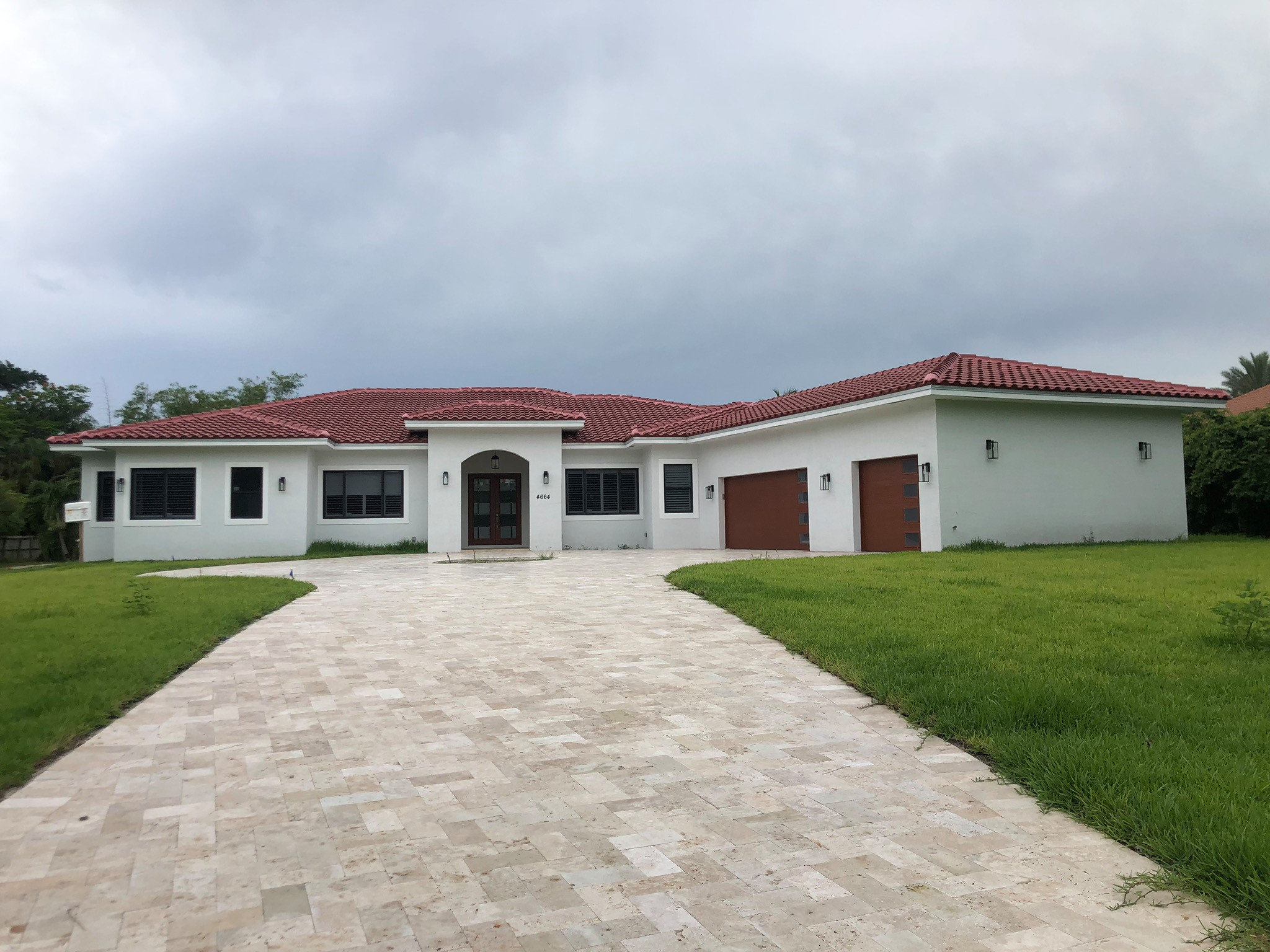 Coconut Lane Residence: Driveway