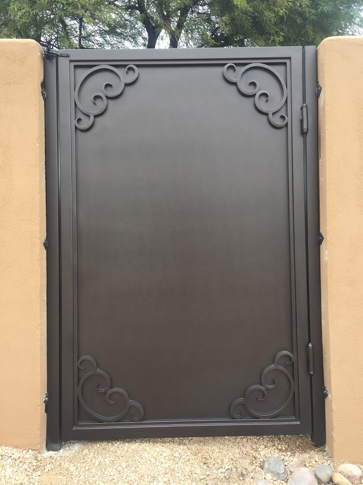 Example of a transitional entryway design in Phoenix